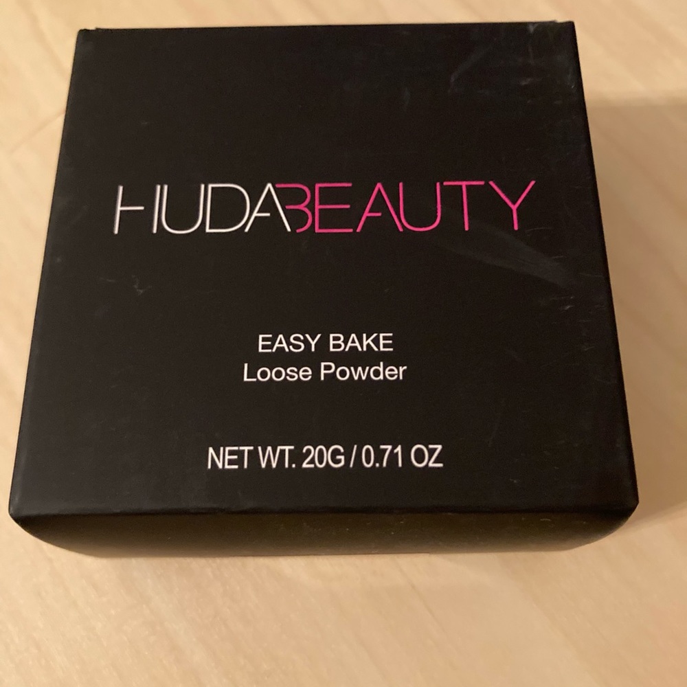Easy Bake Loose Powder Huda Beauty